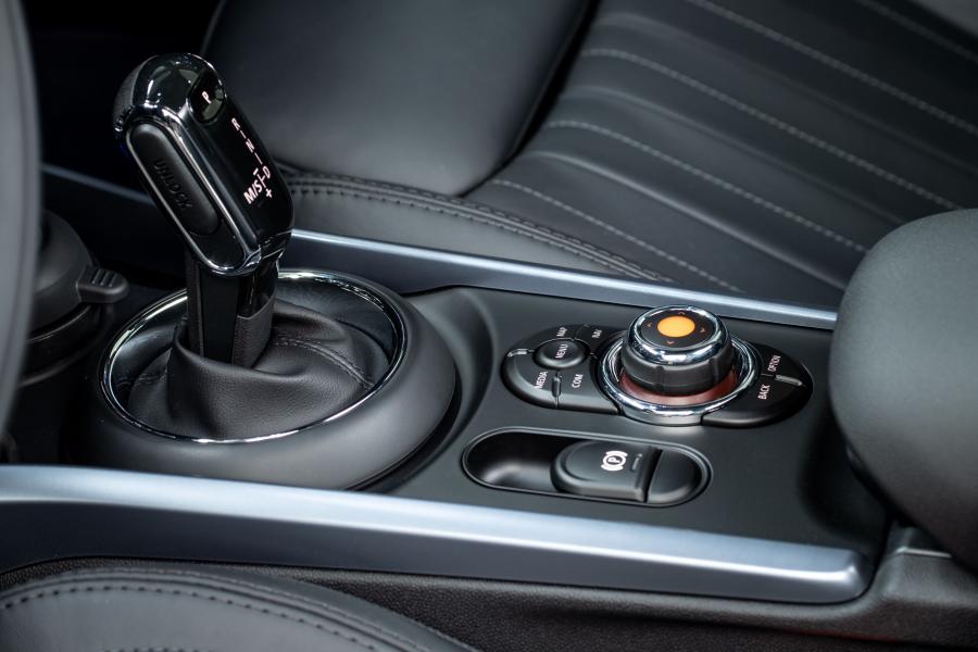 Детали интерьера Mini Cooper Clubman (F54) 2019 года  (WW) (фото 10 из 31)